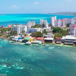 Las encomiendas postales y los envíos por correo procedentes de San Andrés y Providencia, en cantidades no comerciales no pagarán tributos aduaneros.