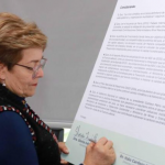 Mintrabajo firma decreto del incremento de salario mínimo para 2023.