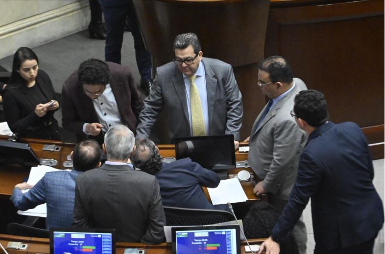 Senado revivió proyecto de reforma laboral y negó concepto favorable a consulta popular.